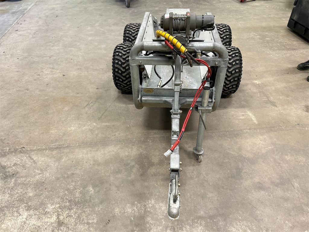 Med hydrauliskt höj och sänkbar boggie - معدات الغابات, عربة مقطورة: صورة 5 Med hydrauliskt höj och sänkbar boggie - معدات الغابات, عربة مقطورة: صورة 5