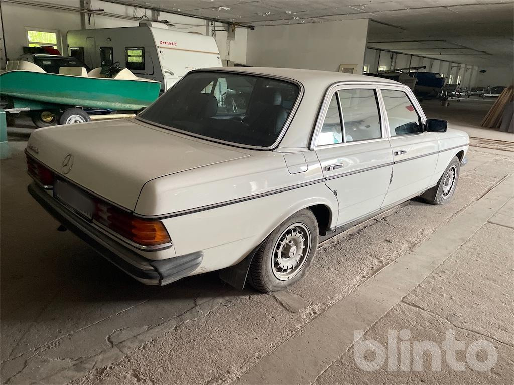 Mercedes 240D W123 (1981) - سيارة: صورة 3 Mercedes 240D W123 (1981) - سيارة: صورة 3