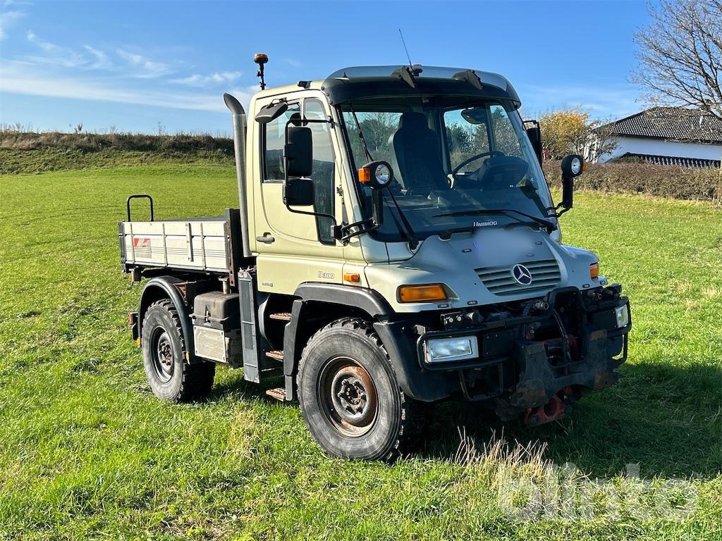 Mercedes-Benz U300 (2010) - شاحنات مسطحة: صورة 2 Mercedes-Benz U300 (2010) - شاحنات مسطحة: صورة 2