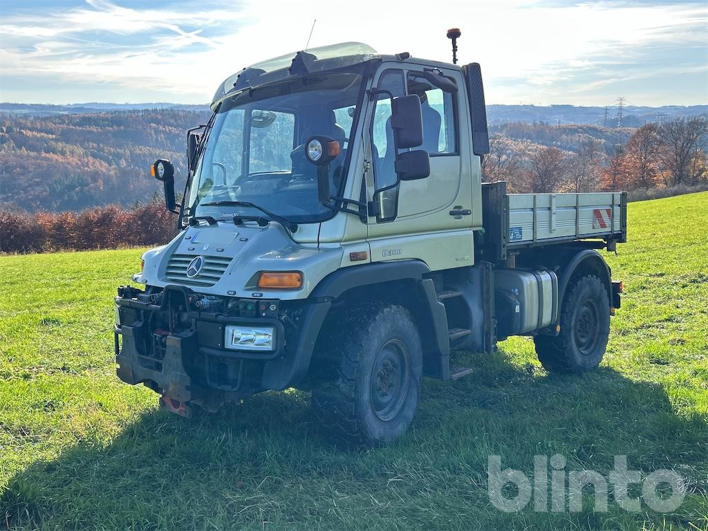 Mercedes-Benz U300 (2010) - شاحنات مسطحة: صورة 1 Mercedes-Benz U300 (2010) - شاحنات مسطحة: صورة 1