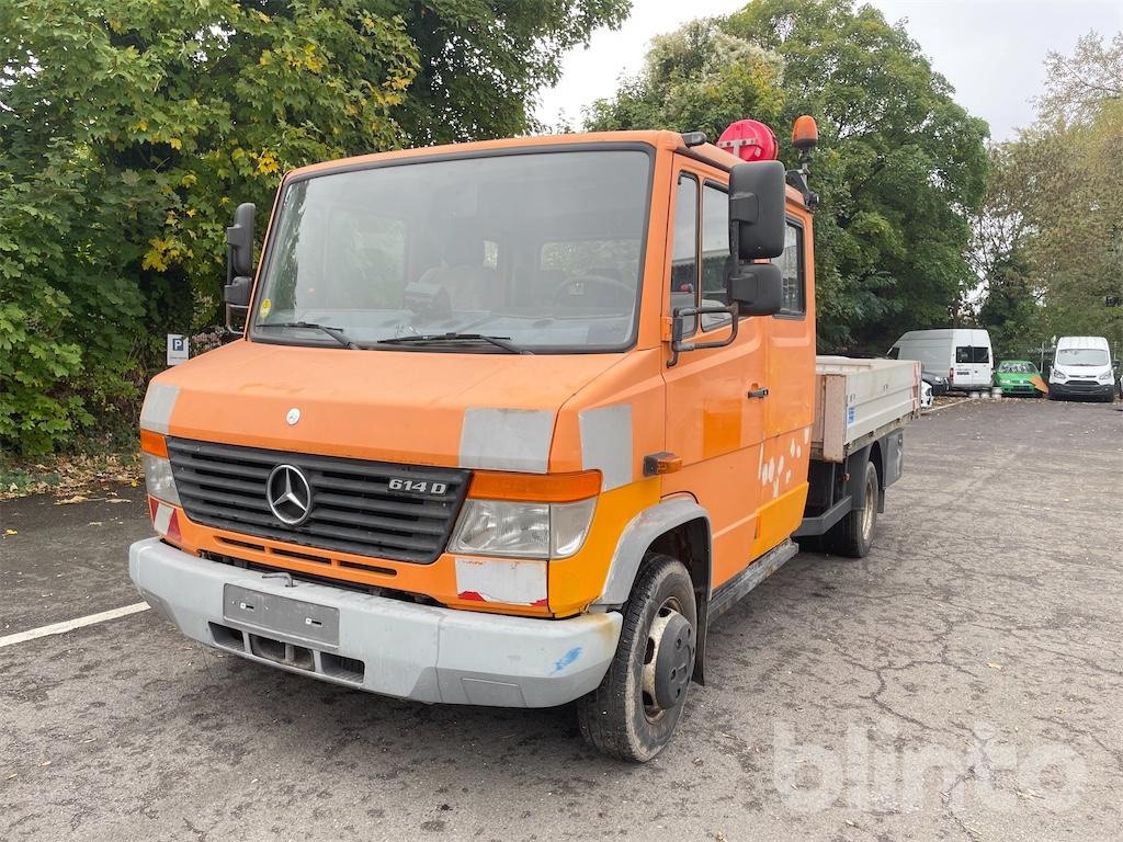 Mercedes Benz Vario 614 D - شاحنات مسطحة: صورة 1 Mercedes Benz Vario 614 D - شاحنات مسطحة: صورة 1