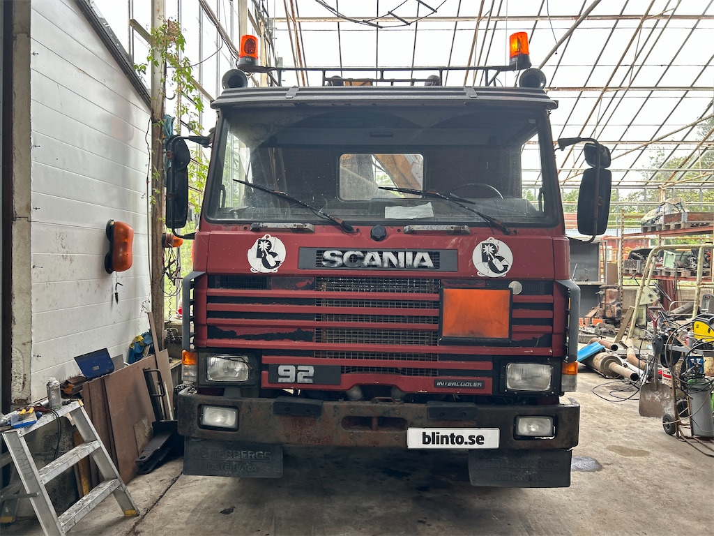 SCANIA P92H6X2 42 med runtomsvängande kran - شاحنة: صورة 4 SCANIA P92H6X2 42 med runtomsvängande kran - شاحنة: صورة 4