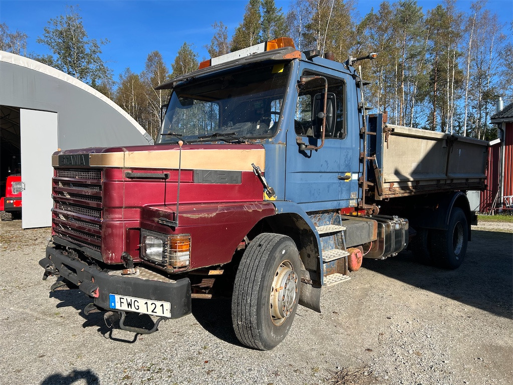 Scania 82H 4x2 - شاحنات مسطحة: صورة 1 Scania 82H 4x2 - شاحنات مسطحة: صورة 1