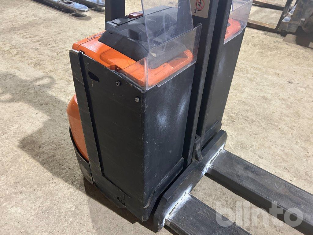 آلة التكديس Toyota SWE080L: صورة 7