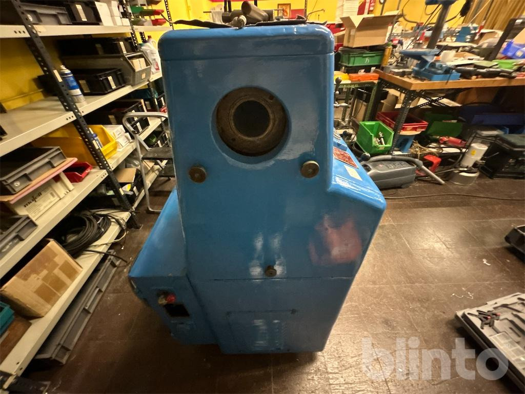 UMA 17 (1970) - مخرطة معدنية: صورة 5 UMA 17 (1970) - مخرطة معدنية: صورة 5