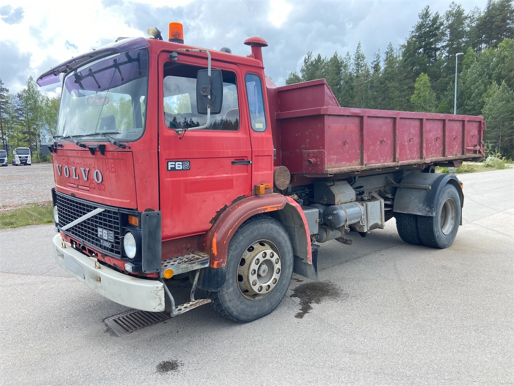 VOLVO F616 4X2 - شاحنة ذات خطاف: صورة 2 VOLVO F616 4X2 - شاحنة ذات خطاف: صورة 2