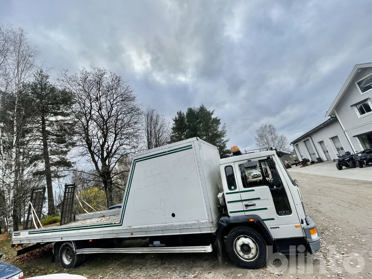 VOLVO FL612 4X2 med ramper - شاحنات مسطحة: صورة 3 VOLVO FL612 4X2 med ramper - شاحنات مسطحة: صورة 3