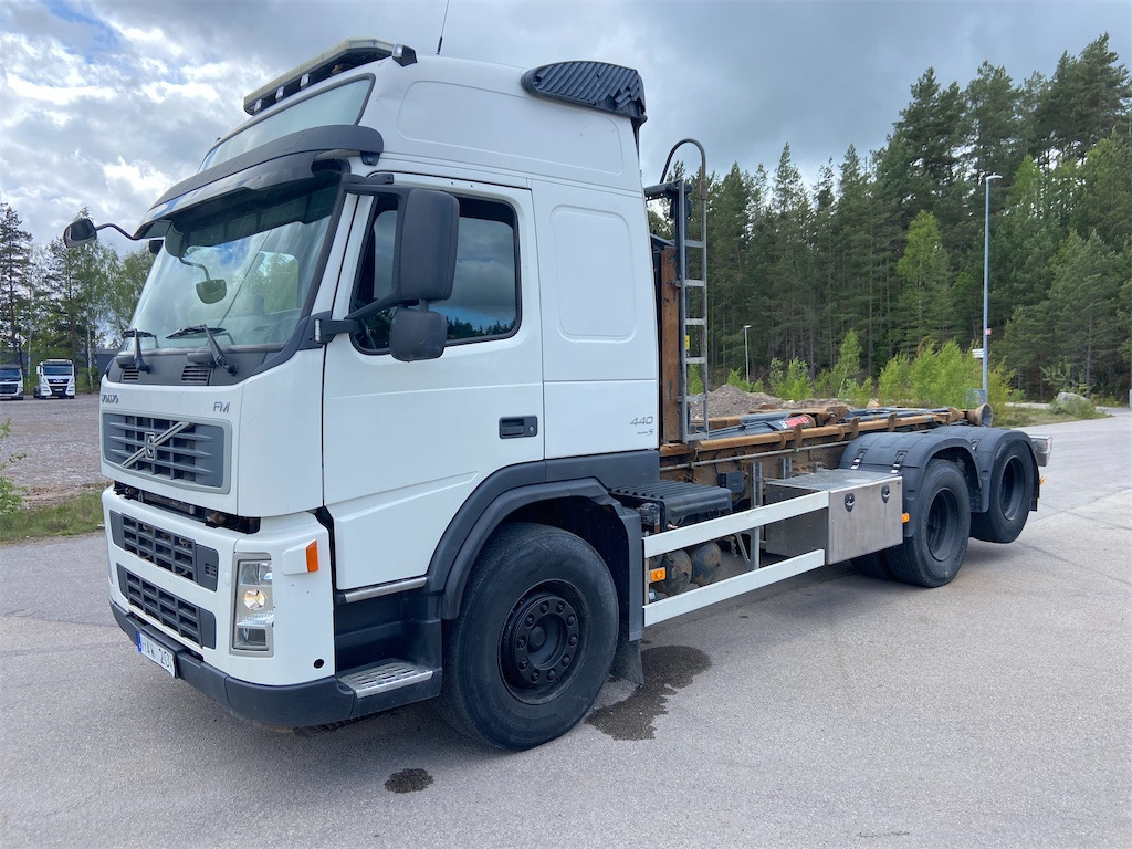 VOLVO FM-440 6*2 - شاحنة ذات خطاف: صورة 1 VOLVO FM-440 6*2 - شاحنة ذات خطاف: صورة 1