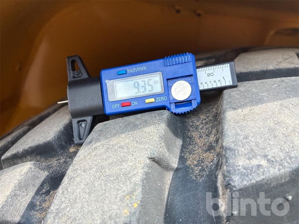 اللودر بعجل Volvo L35G: صورة 16