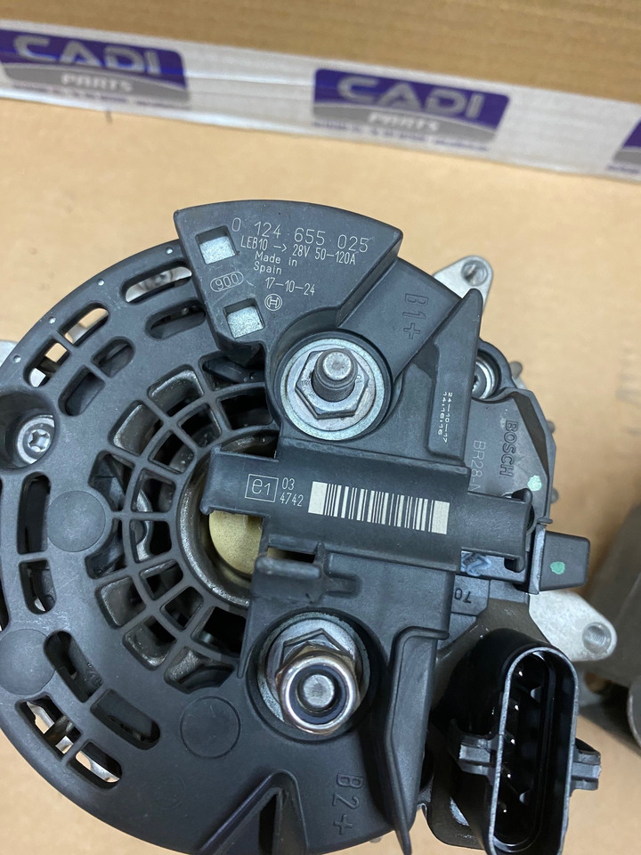 ALTERNATORE - RIF BOSCH 0124655025 - RIF. MAN 51261017283 28V, 120A - مولد كهرباء - شاحنة: صورة 3 ALTERNATORE - RIF BOSCH 0124655025 - RIF. MAN 51261017283 28V, 120A - مولد كهرباء - شاحنة: صورة 3