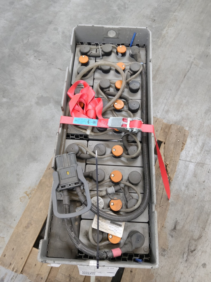 Weitere 24V620AH - بطارية - معدات المناولة: صورة 3 Weitere 24V620AH - بطارية - معدات المناولة: صورة 3