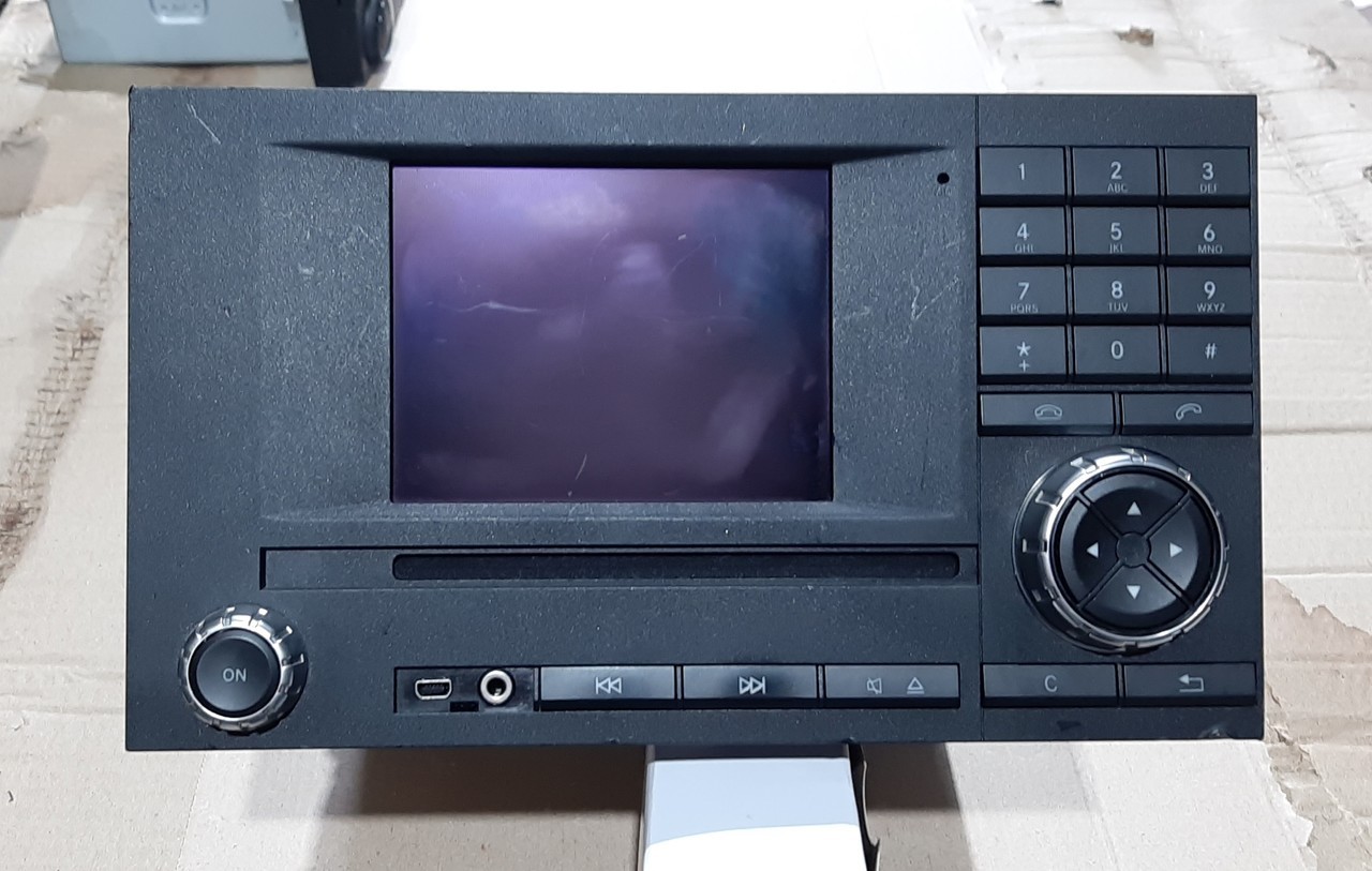 BOSCH / REXROTH Mercedes Actros MP4 CD Player A0004467662 - الكابينة والداخلية - شاحنة: صورة 1 BOSCH / REXROTH Mercedes Actros MP4 CD Player A0004467662 - الكابينة والداخلية - شاحنة: صورة 1