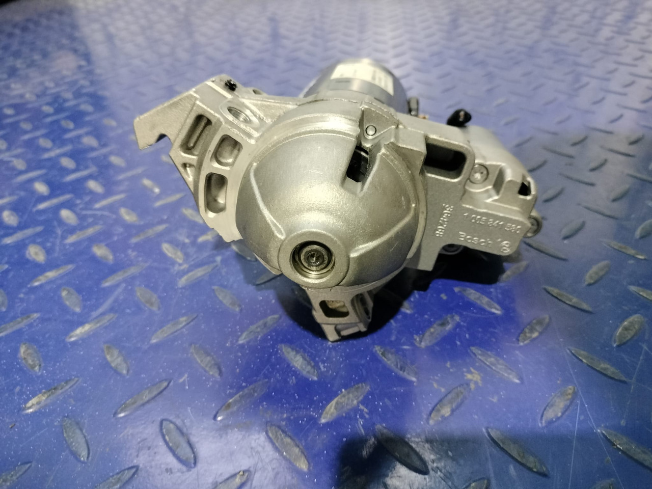 BOSCH Starter BMW 12418589891 - ستارتر كهرباء - شاحنة: صورة 2 BOSCH Starter BMW 12418589891 - ستارتر كهرباء - شاحنة: صورة 2