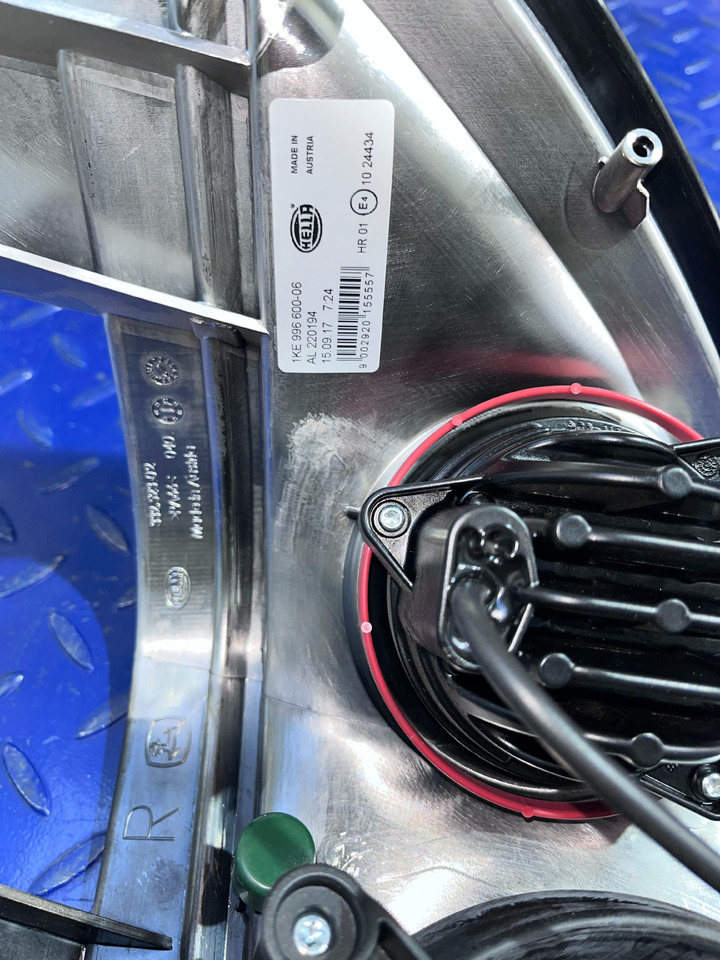HELLA Headlight Set 1KE996 600-05 / 06 - مصابيح أضواء السيارة الأمامية: صورة 5 HELLA Headlight Set 1KE996 600-05 / 06 - مصابيح أضواء السيارة الأمامية: صورة 5