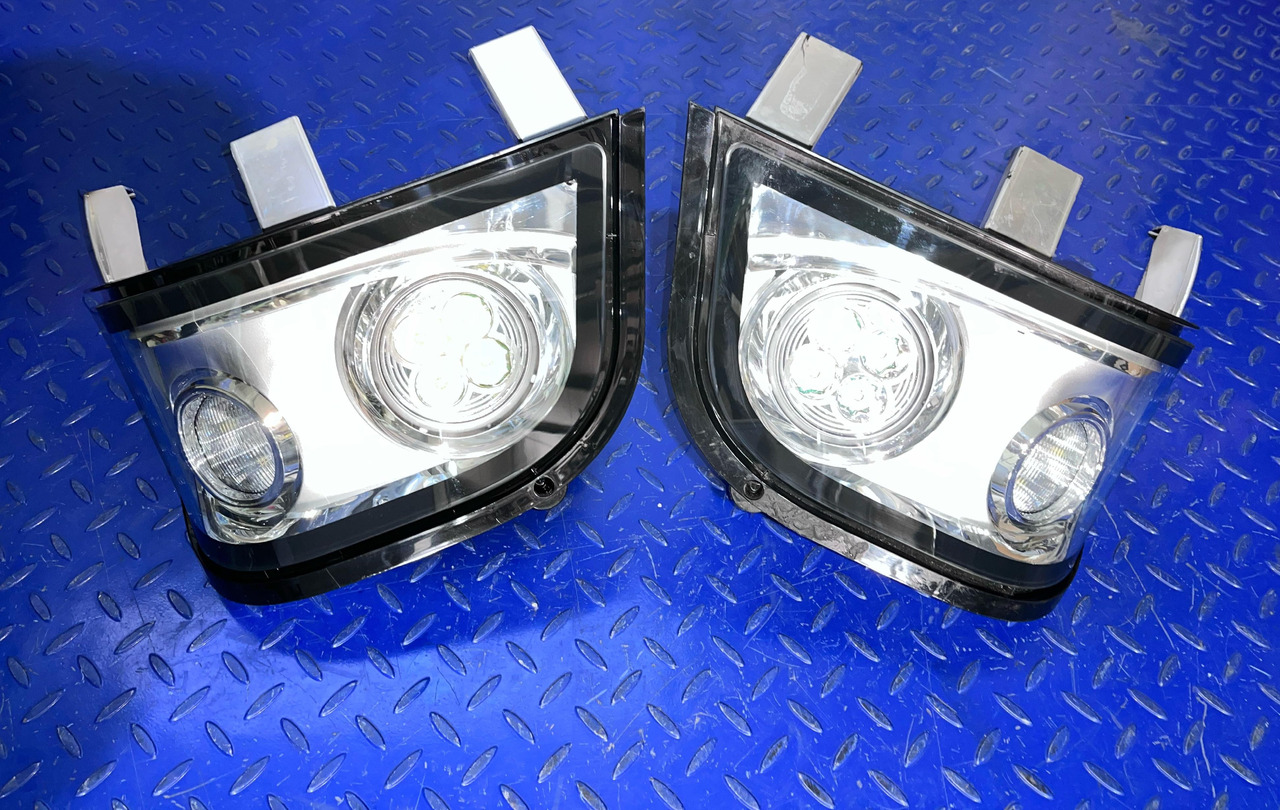 HELLA Headlight Set 1KE996 600-05 / 06 - مصابيح أضواء السيارة الأمامية: صورة 1 HELLA Headlight Set 1KE996 600-05 / 06 - مصابيح أضواء السيارة الأمامية: صورة 1