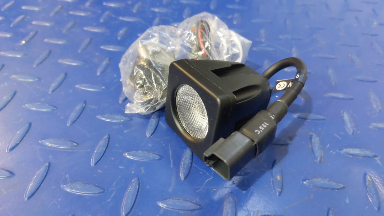 WELDEX-1040S Far lumina de lucru - مصابيح أضواء السيارة الأمامية - آلات البناء: صورة 1 WELDEX-1040S Far lumina de lucru - مصابيح أضواء السيارة الأمامية - آلات البناء: صورة 1