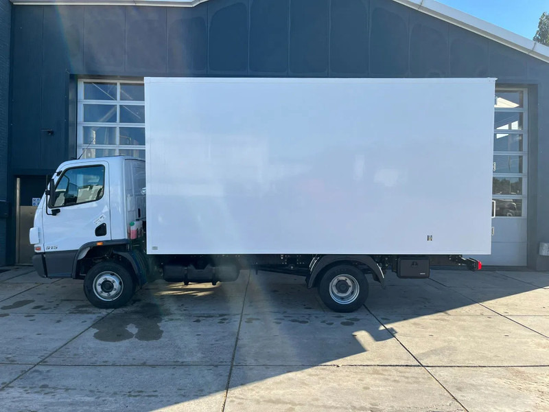 Mercedes-Benz Accelo 915 4x2 Closed Cargo Truck - شاحنة مقفلة: صورة 2 Mercedes-Benz Accelo 915 4x2 Closed Cargo Truck - شاحنة مقفلة: صورة 2