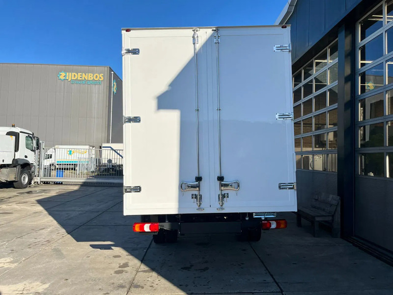 Mercedes-Benz Accelo 915 4x2 Closed Cargo Truck - شاحنة مقفلة: صورة 5 Mercedes-Benz Accelo 915 4x2 Closed Cargo Truck - شاحنة مقفلة: صورة 5
