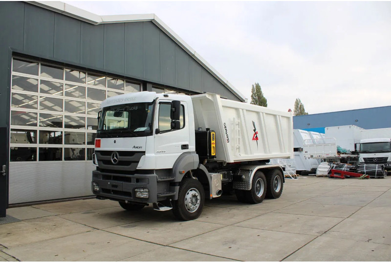 Mercedes-Benz Axor 3344 K 6x4 Tipper Truck - شاحنة قلاب: صورة 2 Mercedes-Benz Axor 3344 K 6x4 Tipper Truck - شاحنة قلاب: صورة 2