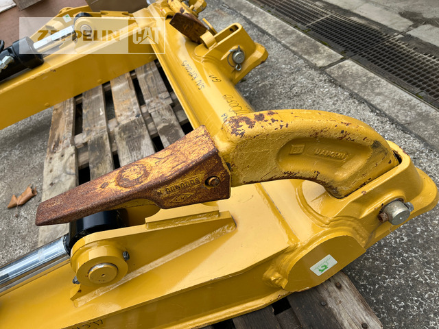 Cat 3-Zahn Heckaufreißer - ريبر - آلات البناء: صورة 4 Cat 3-Zahn Heckaufreißer - ريبر - آلات البناء: صورة 4