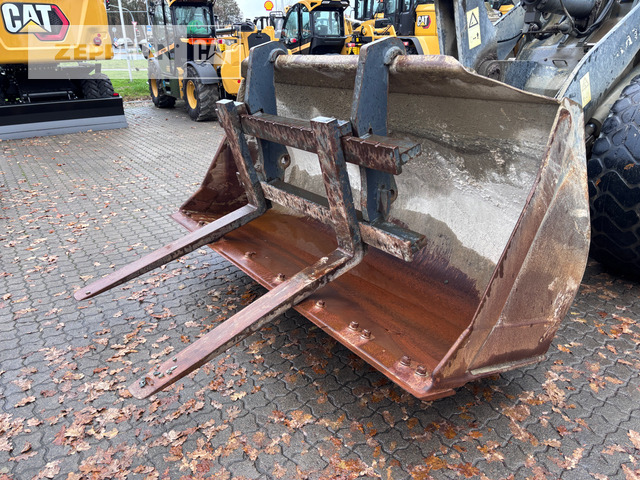 اللودر بعجل Komatsu WA250: صورة 10