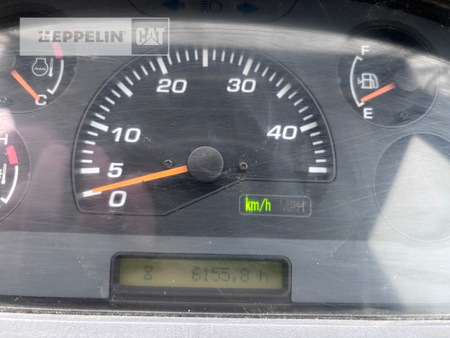 اللودر بعجل Komatsu WA250: صورة 11