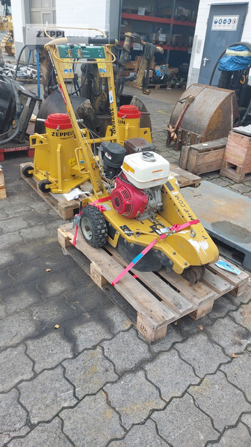 Sonstiges Baumstumpffräse RG13 - آلة طحن جذوع الأشجار: صورة 1 Sonstiges Baumstumpffräse RG13 - آلة طحن جذوع الأشجار: صورة 1