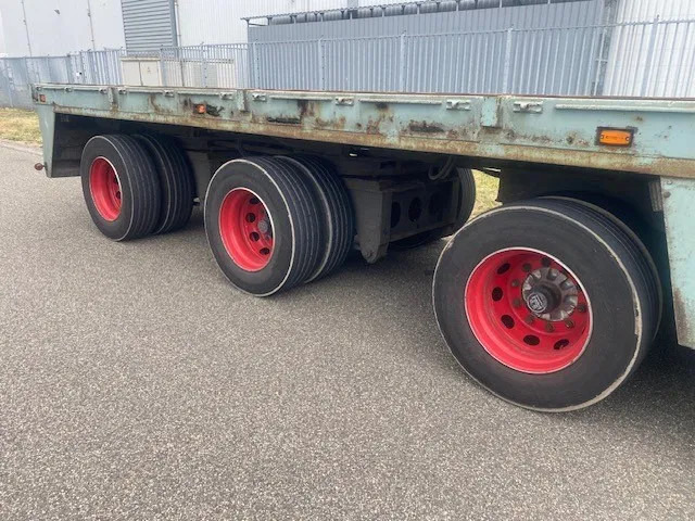 Floor open oplegger 3 asser uitschuifbaar, 2 x stuur, 1 x liftas - نصف مقطورة مسطحة: صورة 3 Floor open oplegger 3 asser uitschuifbaar, 2 x stuur, 1 x liftas - نصف مقطورة مسطحة: صورة 3