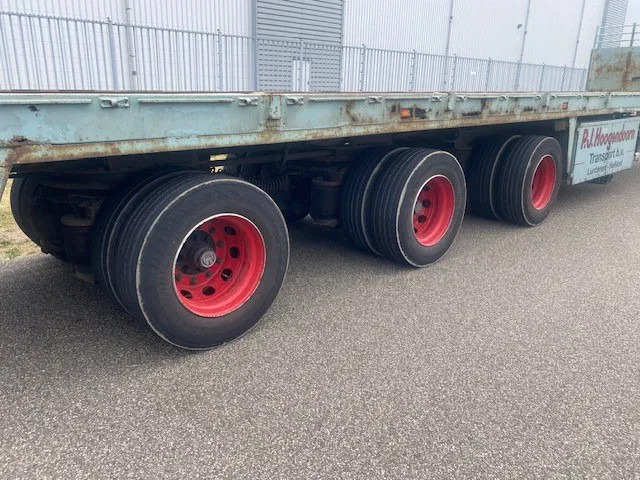 Floor open oplegger 3 asser uitschuifbaar, 2 x stuur, 1 x liftas - نصف مقطورة مسطحة: صورة 4 Floor open oplegger 3 asser uitschuifbaar, 2 x stuur, 1 x liftas - نصف مقطورة مسطحة: صورة 4