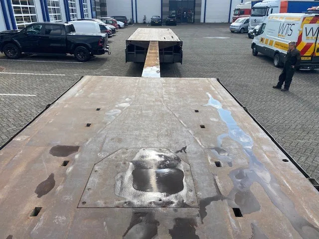 Floor robuuste vlakke oplegger ,uitschuifbaar, ,stuurassen, 20 mtr met stalen bodem/frame. kranenprofiel. - نصف مقطورة مسطحة: صورة 3 Floor robuuste vlakke oplegger ,uitschuifbaar, ,stuurassen, 20 mtr met stalen bodem/frame. kranenprofiel. - نصف مقطورة مسطحة: صورة 3