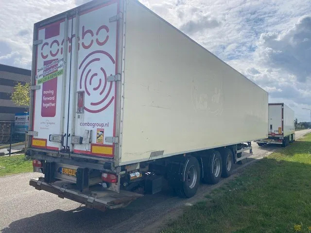 Van Eck koelvries 3 asser stuuras,met carrier vector koelmotor, apk gekeurd - نصف مقطورة مُبرِّدة: صورة 3 Van Eck koelvries 3 asser stuuras,met carrier vector koelmotor, apk gekeurd - نصف مقطورة مُبرِّدة: صورة 3