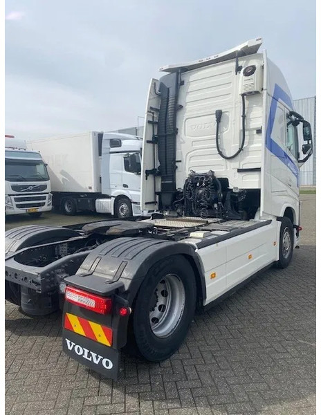 Volvo FH 13.460 XL cabine, euro 6 , full spoilered, smart tacho , new clutch ,beauty..... - وحدة جر: صورة 4 Volvo FH 13.460 XL cabine, euro 6 , full spoilered, smart tacho , new clutch ,beauty..... - وحدة جر: صورة 4