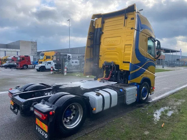 Volvo FH 13.460 "low deck" trekker, met XL cabine, special paint en incl parc cool, fridge, - وحدة جر: صورة 4 Volvo FH 13.460 "low deck" trekker, met XL cabine, special paint en incl parc cool, fridge, - وحدة جر: صورة 4