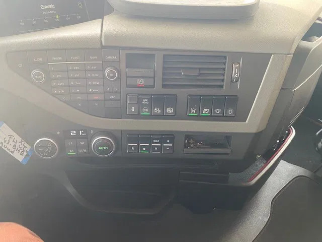 Volvo FH 13.460 trekker, met XL cabine, special paint en incl parc cool, fridge, - وحدة جر: صورة 5 Volvo FH 13.460 trekker, met XL cabine, special paint en incl parc cool, fridge, - وحدة جر: صورة 5