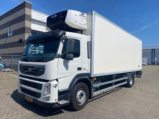 Volvo FM 330 2 temp koelvriesbak , 760 lang, 2 comp, carrier koeler, D"hollandia klep - شاحنة الفريزر: صورة 1 Volvo FM 330 2 temp koelvriesbak , 760 lang, 2 comp, carrier koeler, D"hollandia klep - شاحنة الفريزر: صورة 1