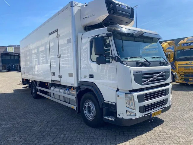 Volvo FM 330 2 temp koelvriesbak , 760 lang, 2 comp, carrier koeler, D"hollandia klep - شاحنة الفريزر: صورة 2 Volvo FM 330 2 temp koelvriesbak , 760 lang, 2 comp, carrier koeler, D"hollandia klep - شاحنة الفريزر: صورة 2