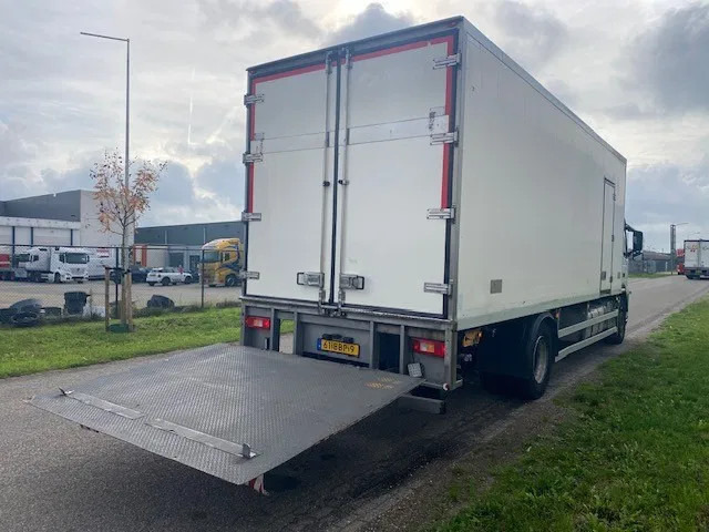 Volvo FM 330 koel vries 2 temperaturen ,CARRIER,met tussenwand, zijdeur en laadklep - شاحنة الفريزر: صورة 3 Volvo FM 330 koel vries 2 temperaturen ,CARRIER,met tussenwand, zijdeur en laadklep - شاحنة الفريزر: صورة 3