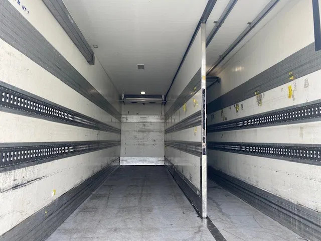 Volvo FM 330 koel vries 2 temperaturen ,CARRIER,met tussenwand, zijdeur en laadklep - شاحنة الفريزر: صورة 4 Volvo FM 330 koel vries 2 temperaturen ,CARRIER,met tussenwand, zijdeur en laadklep - شاحنة الفريزر: صورة 4