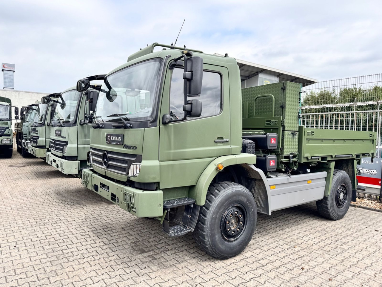 Mercedes-Benz 1018 Atego 4x4 Allrad Miltär Camper Expedition - شاحنات الحاويات / جسم علوي قابل للتغيير شاحنة: صورة 1 Mercedes-Benz 1018 Atego 4x4 Allrad Miltär Camper Expedition - شاحنات الحاويات / جسم علوي قابل للتغيير شاحنة: صورة 1
