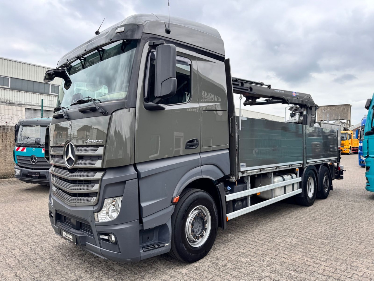 Mercedes-Benz 2545 Actros 4 Baustoffkran HMF Hochdach - شاحنة كرين: صورة 3 Mercedes-Benz 2545 Actros 4 Baustoffkran HMF Hochdach - شاحنة كرين: صورة 3
