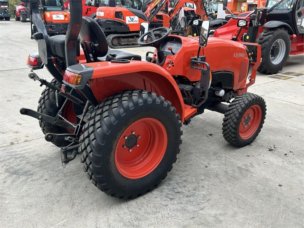 Kubota L1-382 (7325) - جرار البلدية: صورة 4 Kubota L1-382 (7325) - جرار البلدية: صورة 4