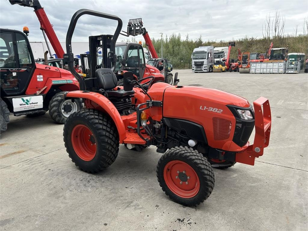 Kubota L1-382 (7325) - جرار البلدية: صورة 2 Kubota L1-382 (7325) - جرار البلدية: صورة 2