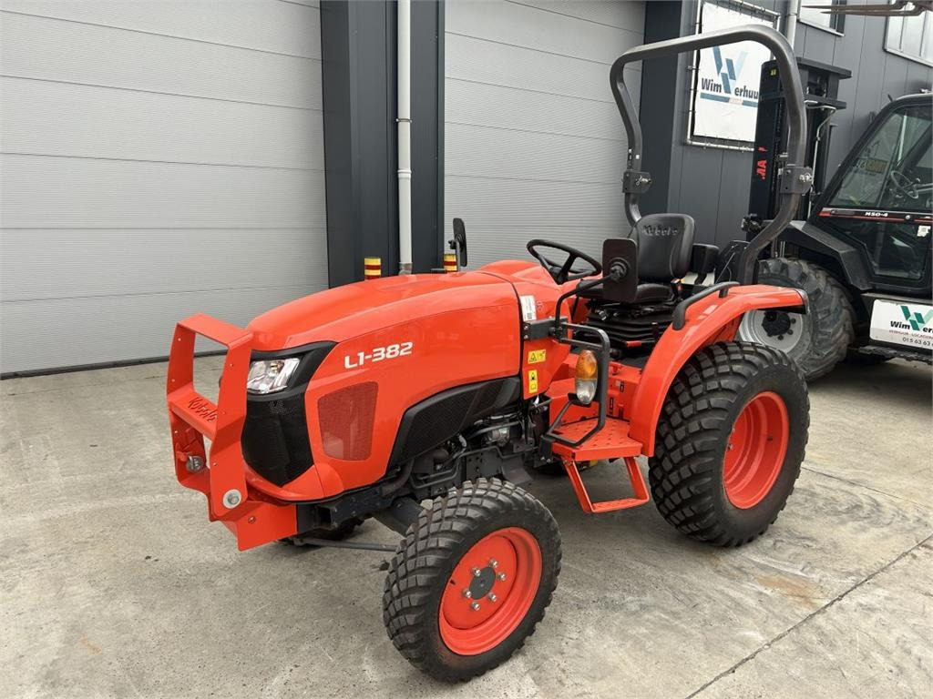 Kubota L1-382 (7325) - جرار البلدية: صورة 1 Kubota L1-382 (7325) - جرار البلدية: صورة 1