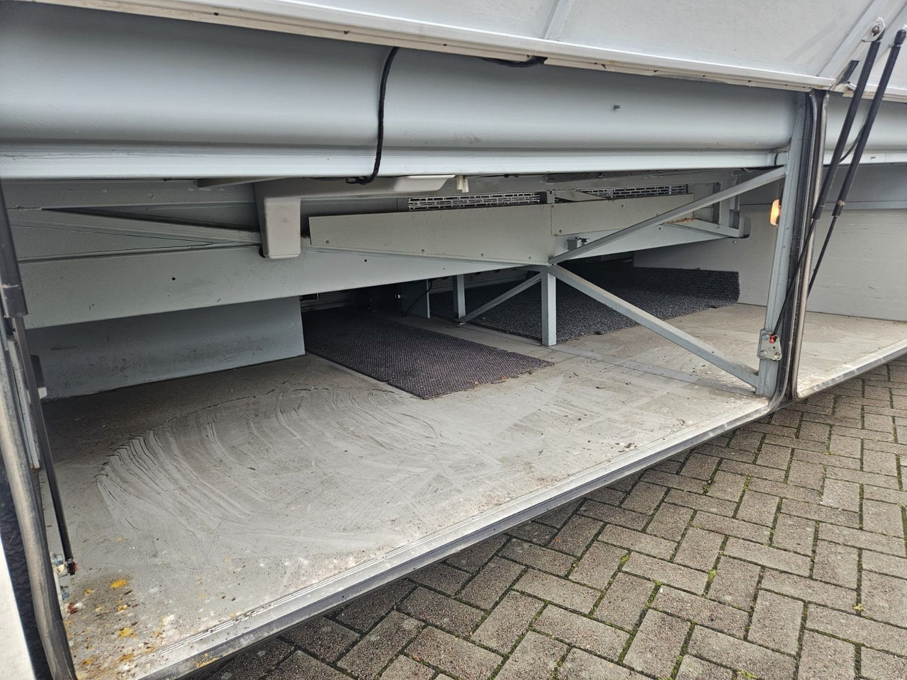 حافلة سوبربان Setra S 317 UL (66 Sitze*Schalt*TOP): صورة 13 حافلة سوبربان Setra S 317 UL (66 Sitze*Schalt*TOP): صورة 13