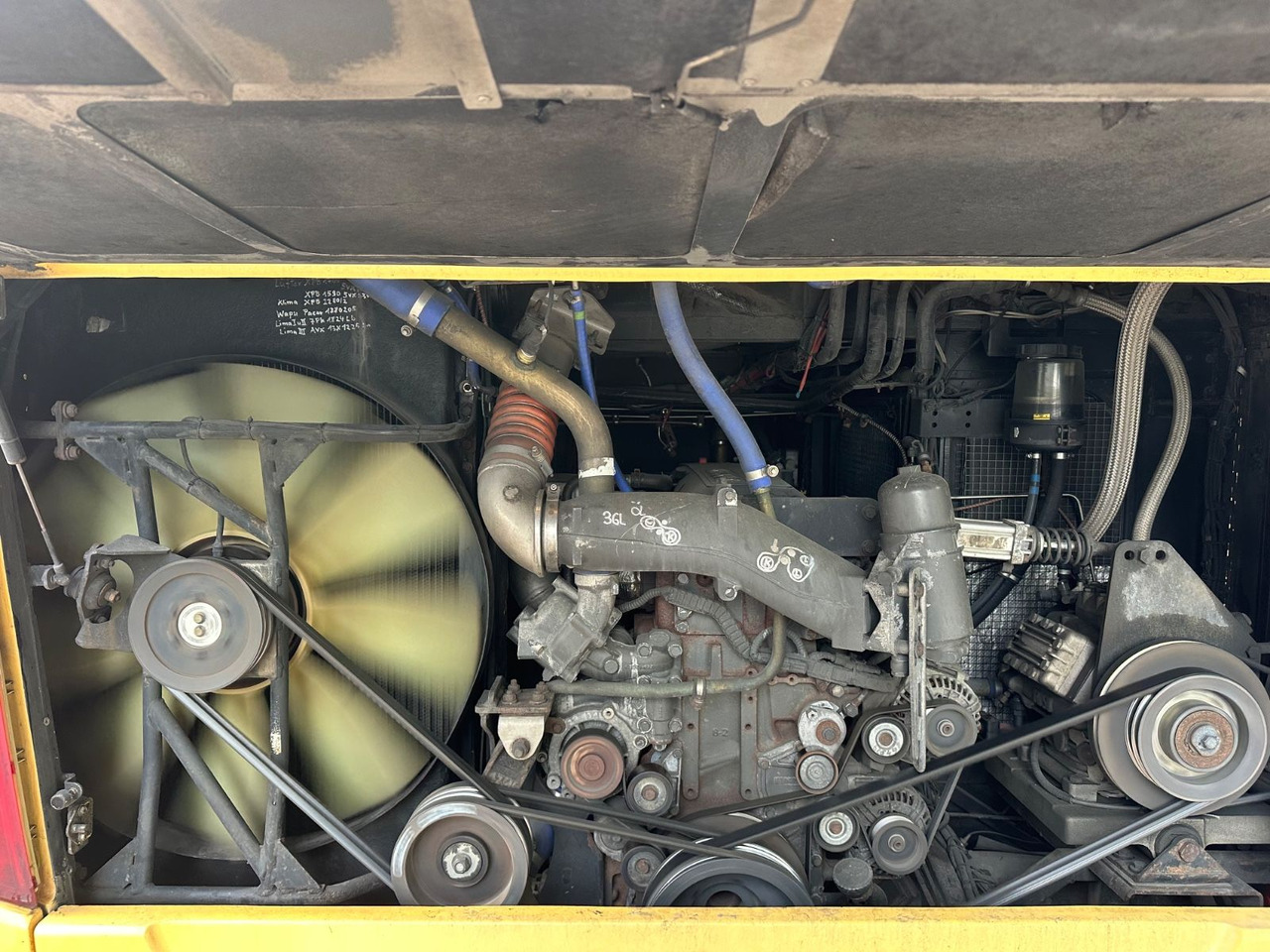 Vanhool TX17 Astron (TOP*57 Sitze) 417 HDH/ 517 HDH - مركبة كوتش: صورة 4 Vanhool TX17 Astron (TOP*57 Sitze) 417 HDH/ 517 HDH - مركبة كوتش: صورة 4