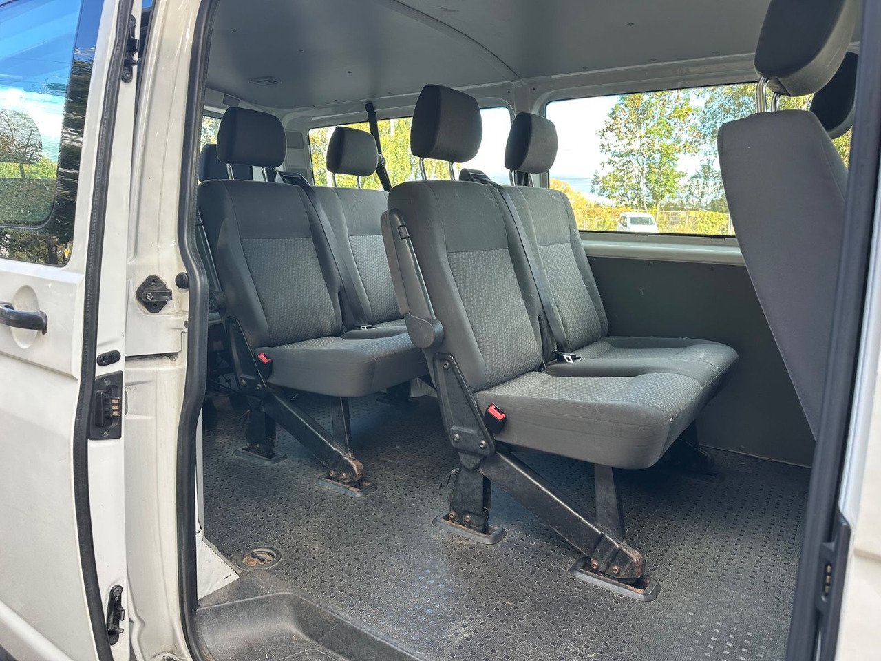 Volkswagen T5 Kombi - ميكروباص: صورة 4 Volkswagen T5 Kombi - ميكروباص: صورة 4