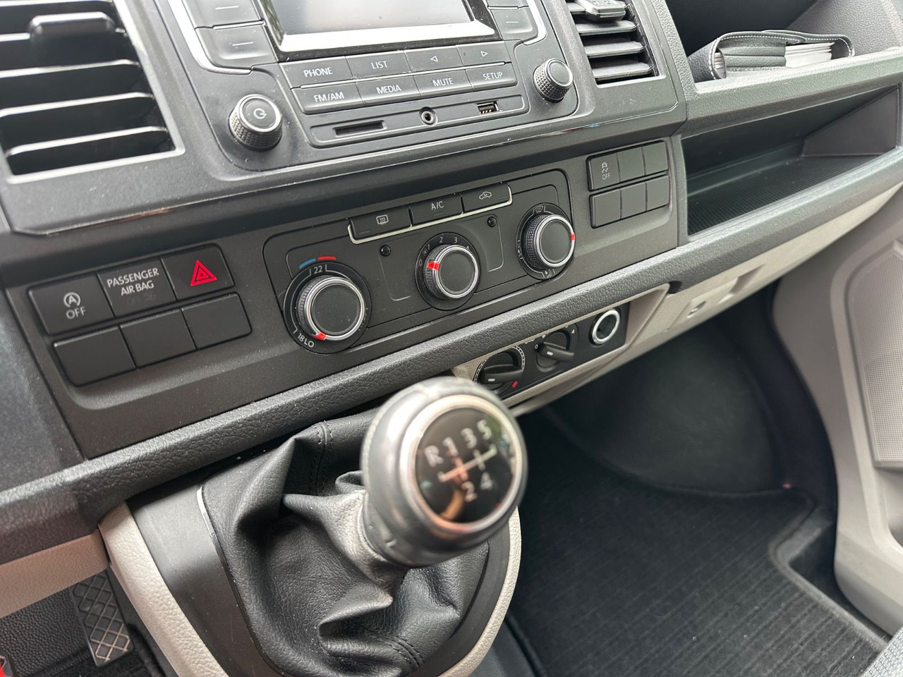 ميكروباص Volkswagen T6 Kombi (PDC Hi*ACC*StandHz*9 Sitzer*AC): صورة 12 ميكروباص Volkswagen T6 Kombi (PDC Hi*ACC*StandHz*9 Sitzer*AC): صورة 12