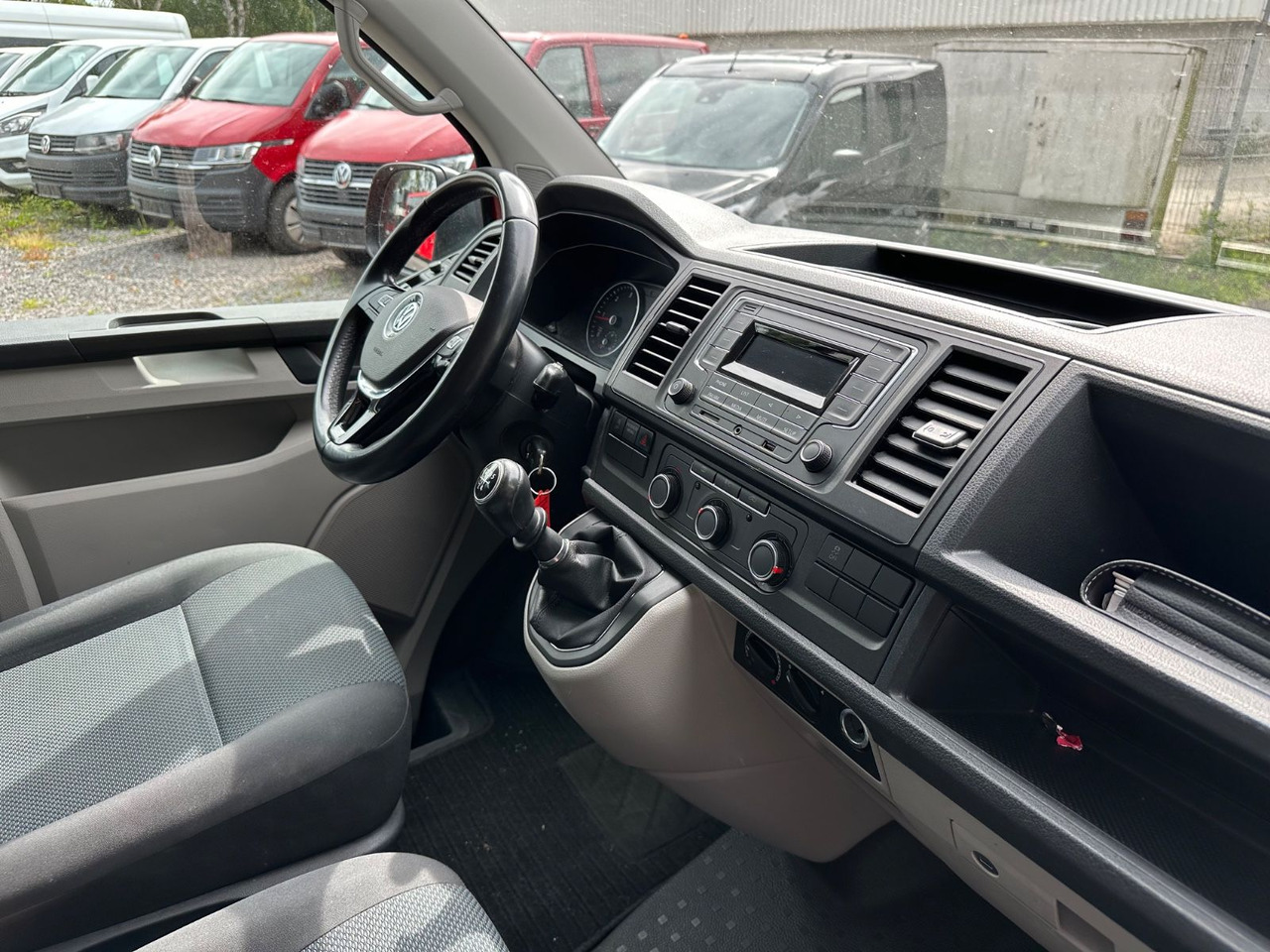 ميكروباص Volkswagen T6 Kombi (PDC Hi*ACC*StandHz*9 Sitzer*AC): صورة 11 ميكروباص Volkswagen T6 Kombi (PDC Hi*ACC*StandHz*9 Sitzer*AC): صورة 11